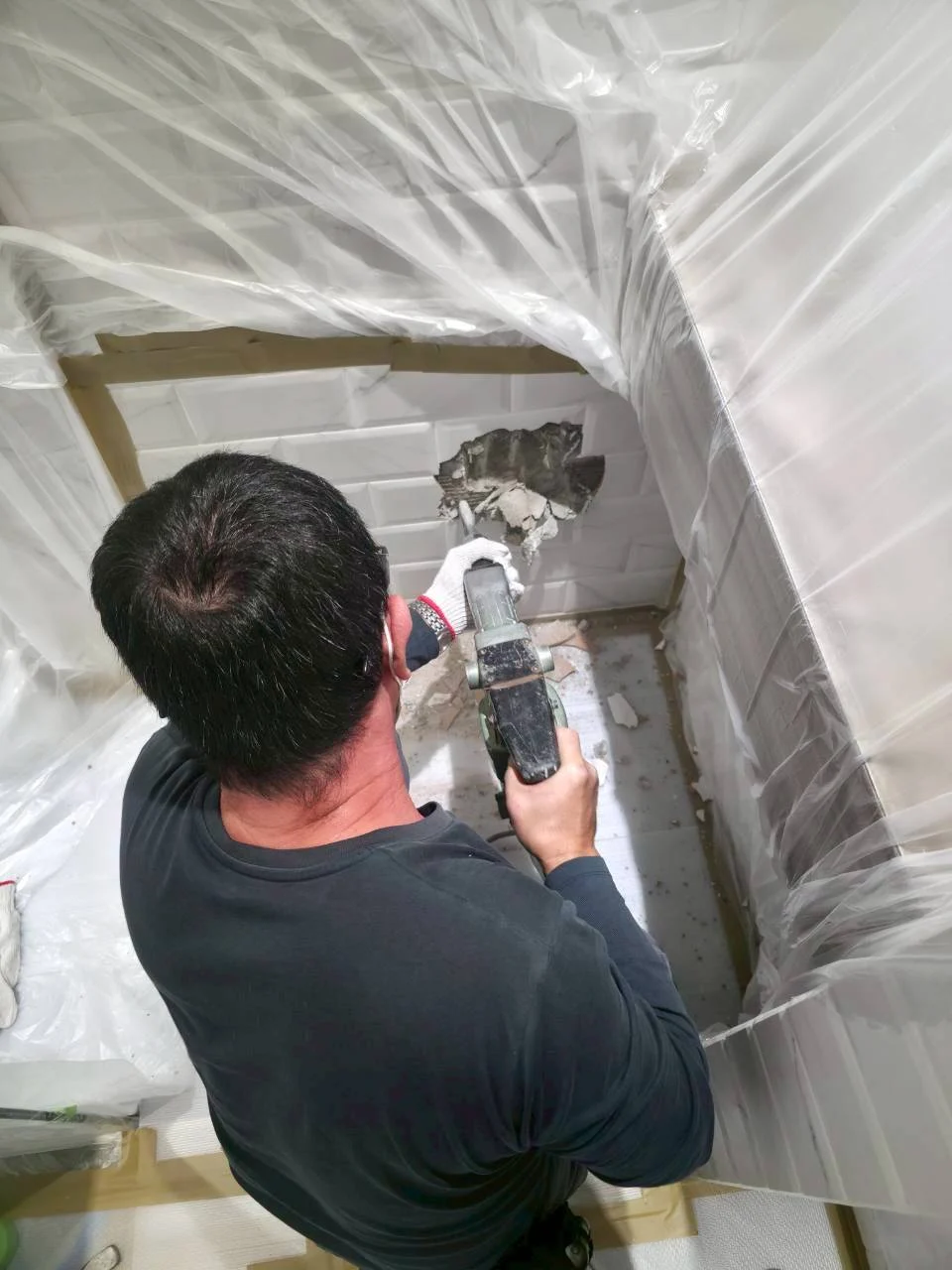 Line Album 1150112張小姐管道間冷水管漏水修繕 260116 1